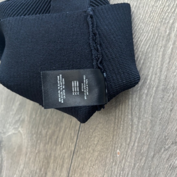 Aritzia Babaton Sculpt Knit Criss Cross Cropped Tank - Picture 8 of 9